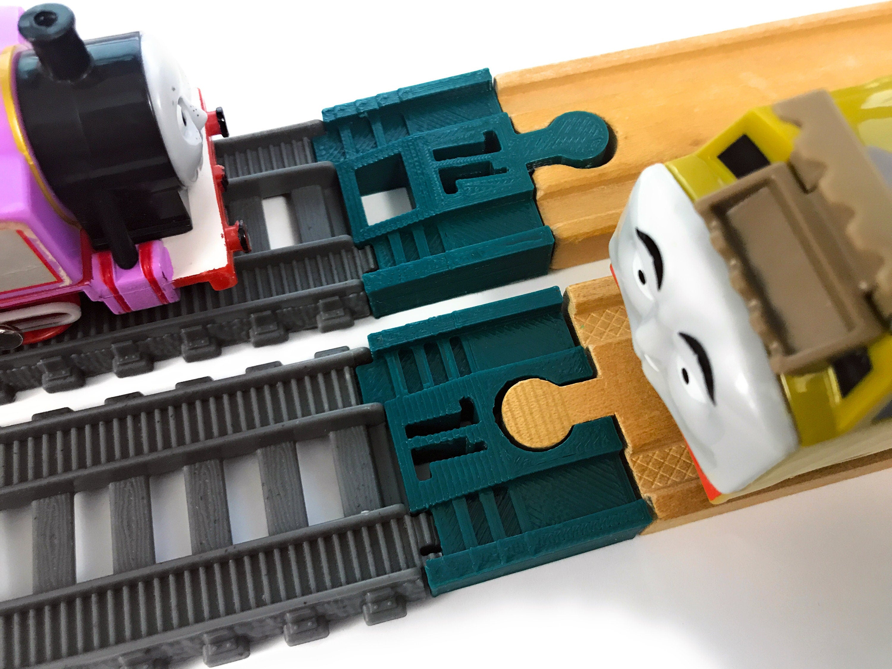 TrainLab TrackMaster (2014-current) to Wooden Railway Train Track Adapter (2pcs)