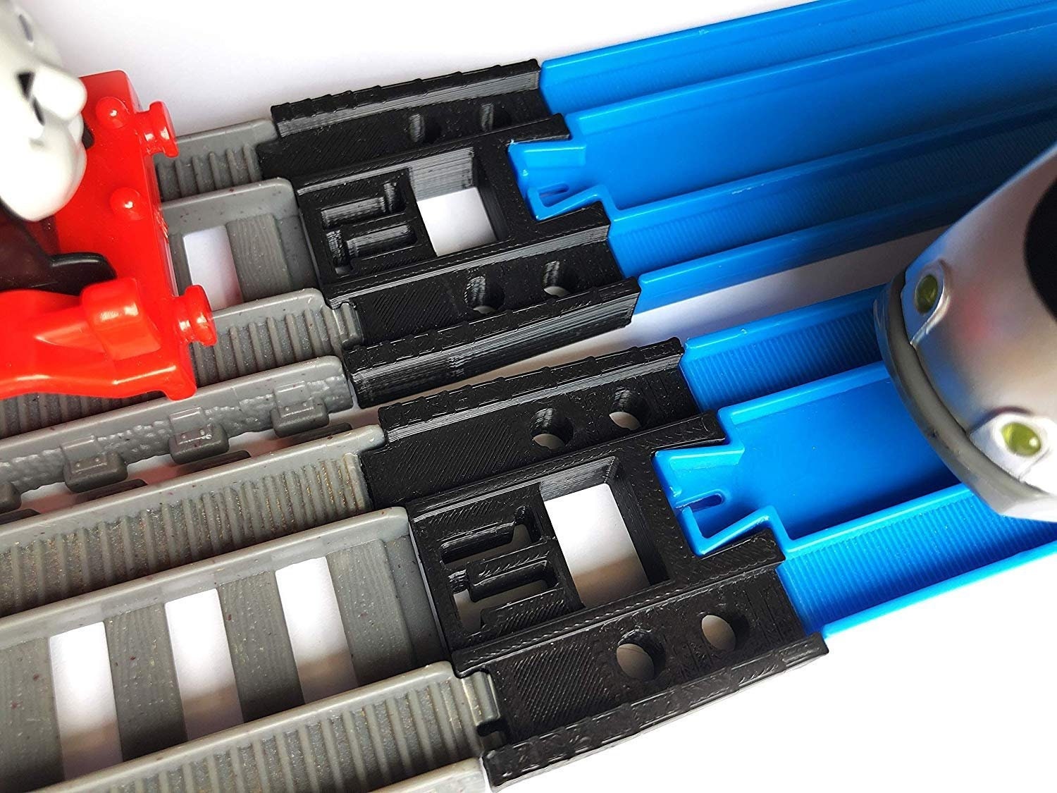 Trainlab adapters compatible with trackmaster (2014+) to plarail (blue) train track tracks (2pc)