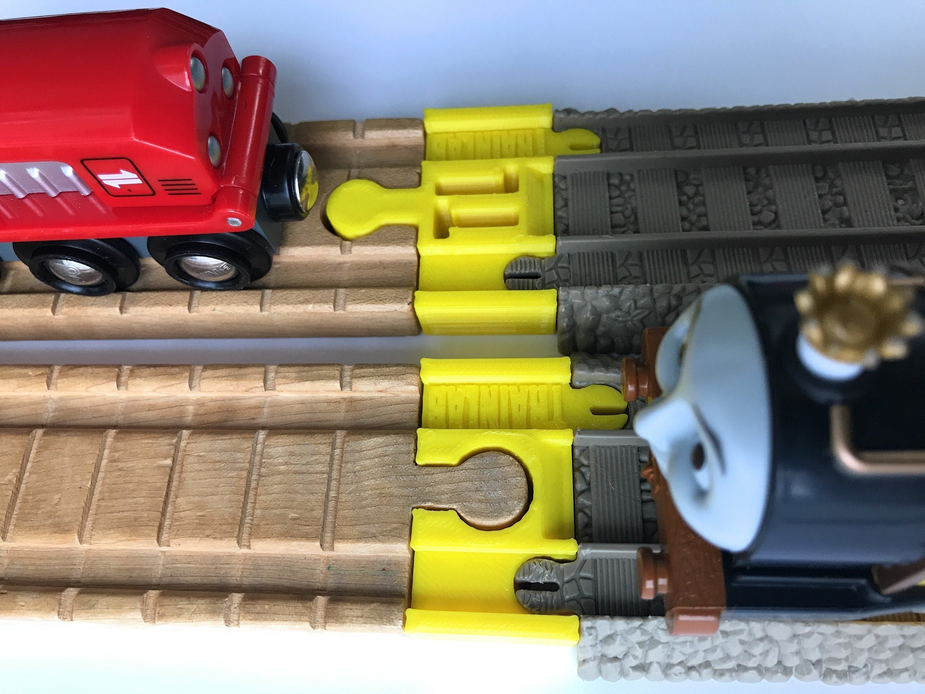 Trainlab adapters compatible with trackmaster (2009) to wooden railway tracks (2pc)